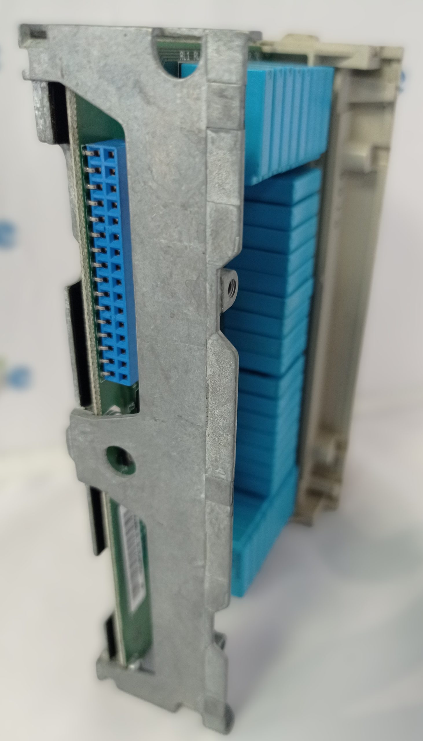 Module-32-sorties-Schneider-Electric-TSXDSZ32R5-3