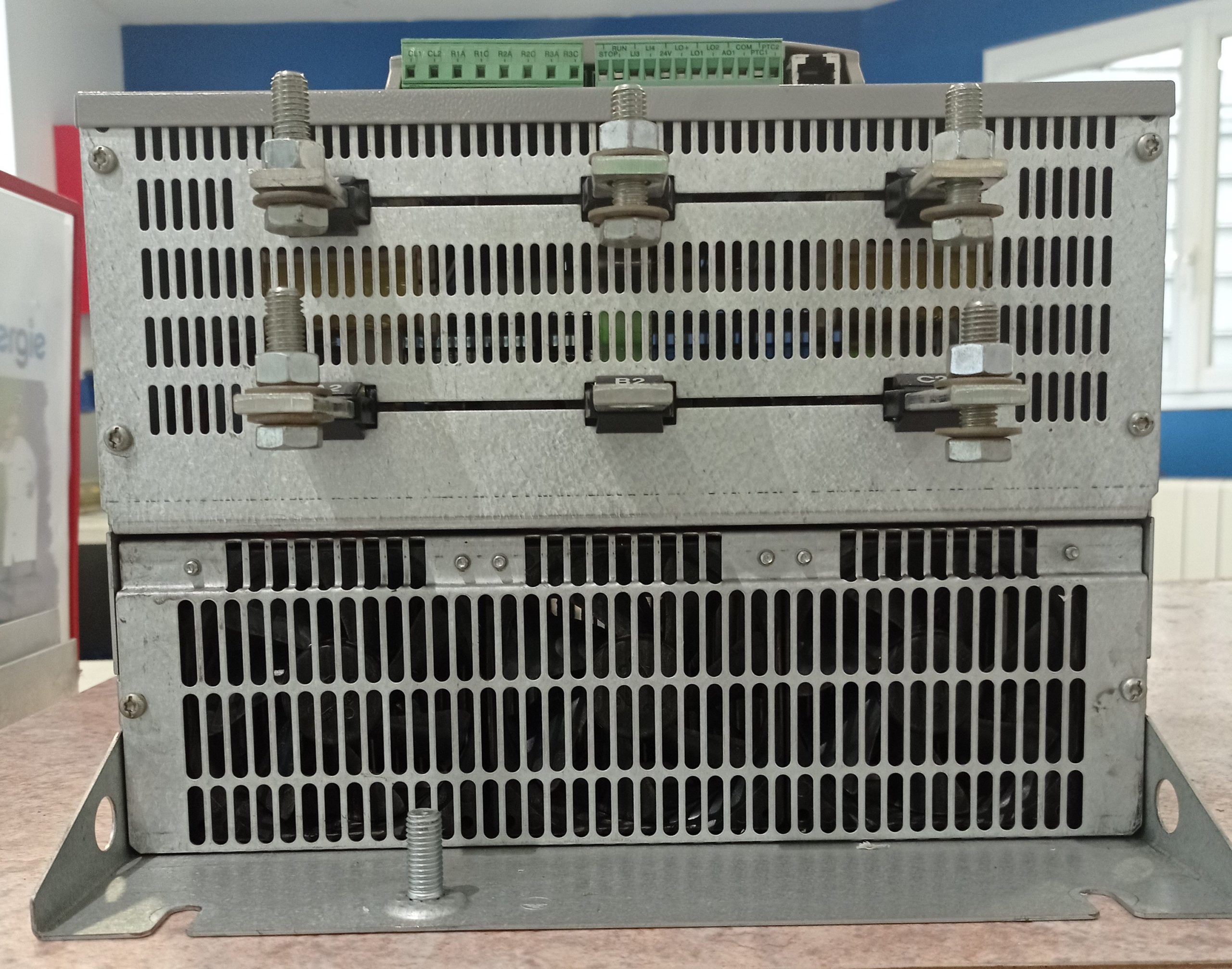 Demarreur-ALTISTART-210A-400V-DEVANT