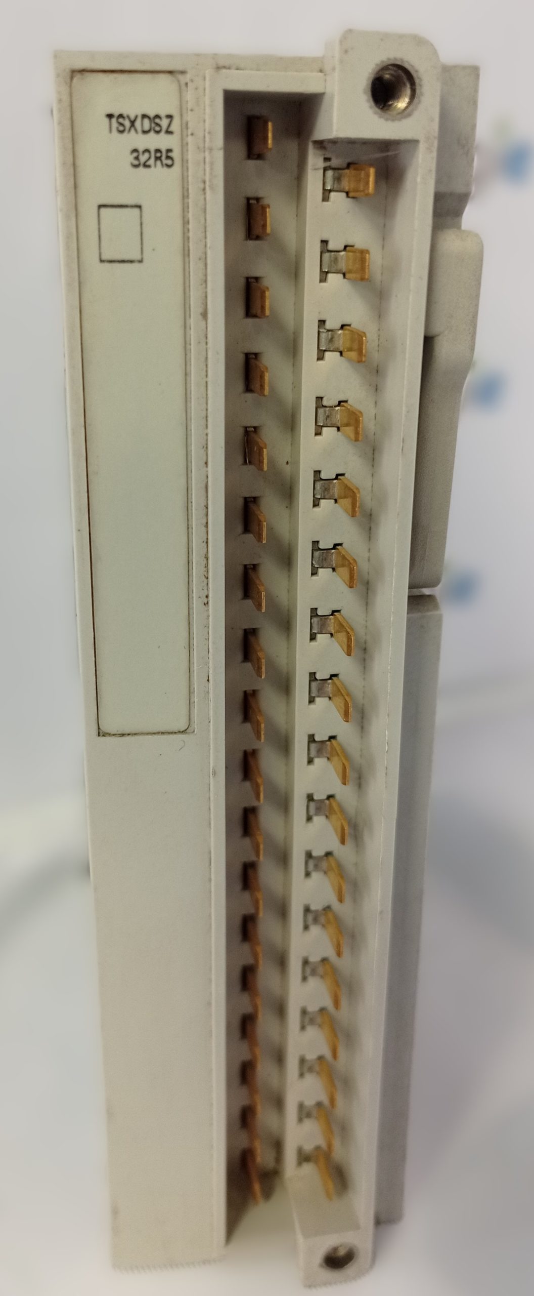 Module-32-sorties-Schneider-Electric-TSXDSZ32R5